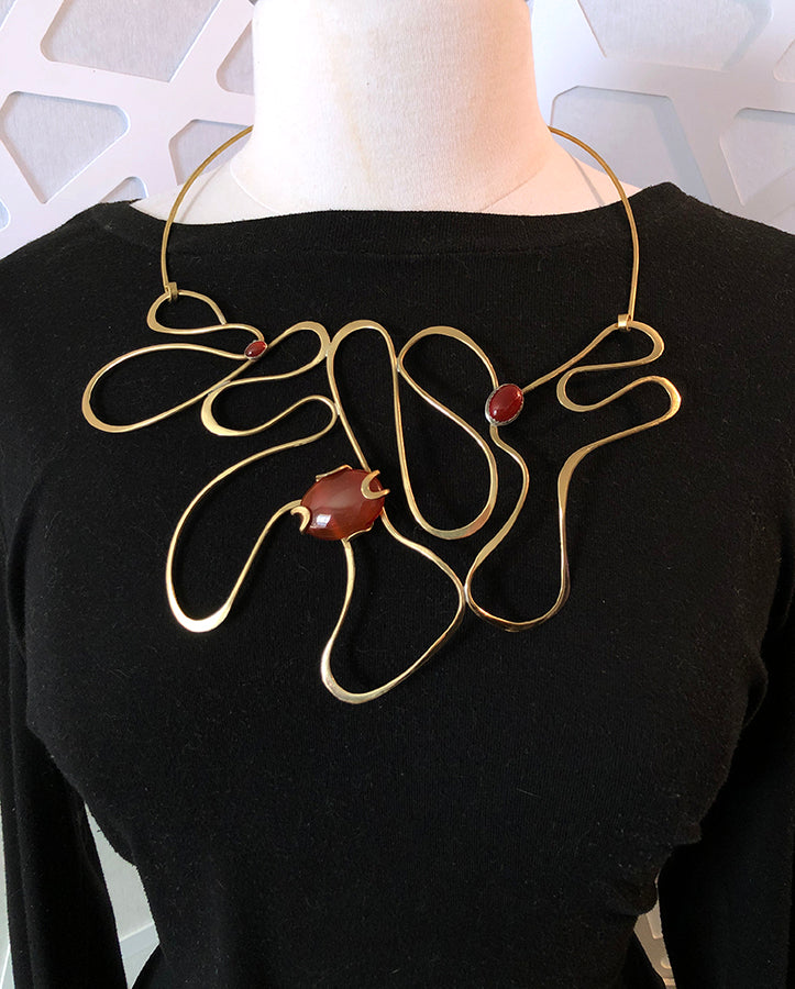 Niemeyer Curves Necklace in Brass and Carnelian