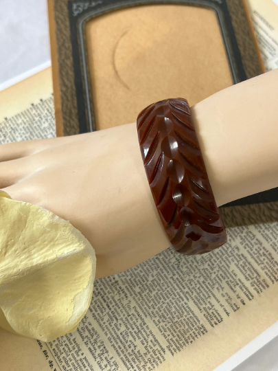 Rich Chocolate Brown 30's Carved Bangle Bracelet